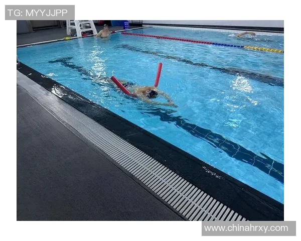 探索游泳动作的核心技巧与训练方法 提升游泳技能的科学训练路径与实践经验